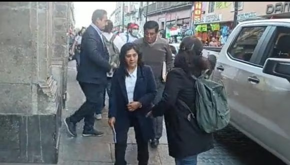 Exprimera dama Lilia Paredes es captada ingresando a Palacio para reunirse con presidente de México