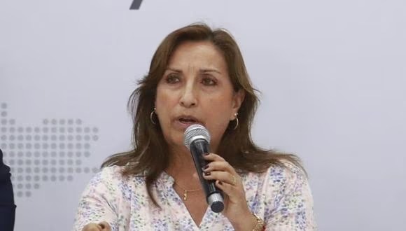 Presidenta Dina Boluarte visitó colegio Abraham Valdelomar en Chiclayo