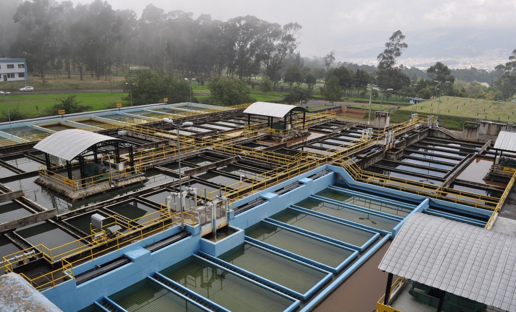 Empresas de agua solo invirtieron el 13 % de sus fondos por tarifas en primer semestre del 2023