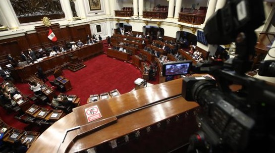 Congreso acuerda comprar y repartir tarjetas de consumo en días festivos del 2024