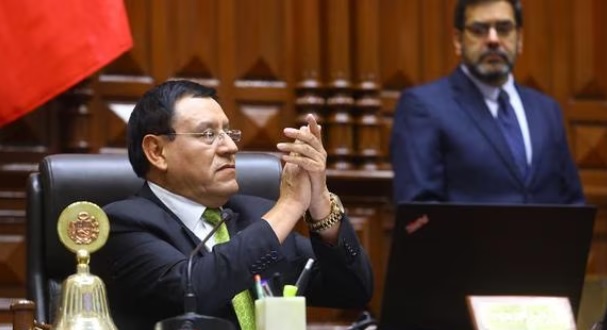 Ética blinda a presidente del Congreso y archiva denuncia por nepotismo