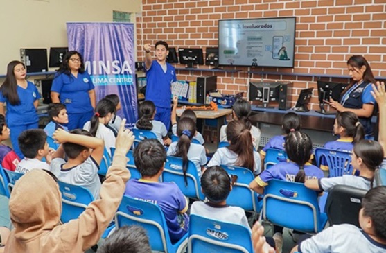 Padres de familia deben dedicar una hora de escucha activa a sus hijos en edad escolar