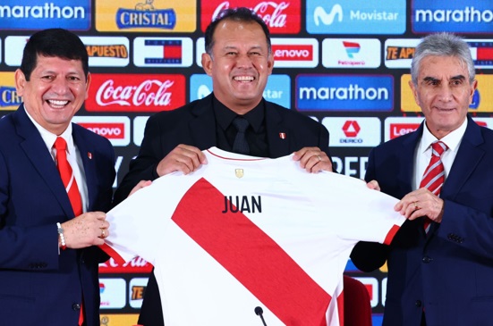 Oblitas ya puso fecha a la salida de Juan Reynoso de la selección peruana