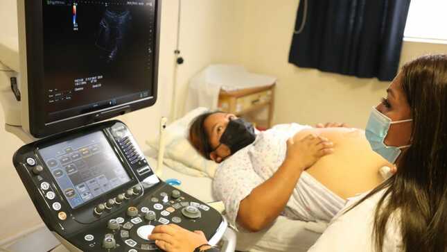 Recuerdan la importancia de realizarse ecografías trimestrales para llevar un embarazo saludable
