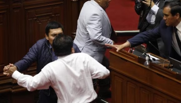 Según Pasión Dávila el golpe que le dio a otro congresista fue una “acción positiva”