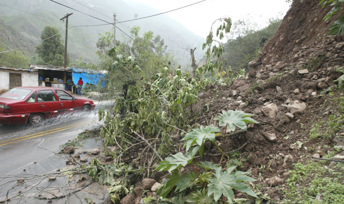 Más de 10 000 pobladores de distrito de Cañaris están aislados por huaicos