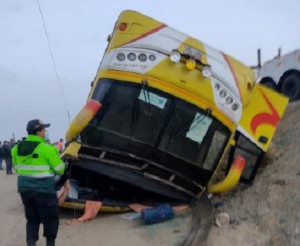 Chiclayo: dos muertos y 67 heridos deja vuelco de bus en la Panamericana Norte cerca a Mocupe  