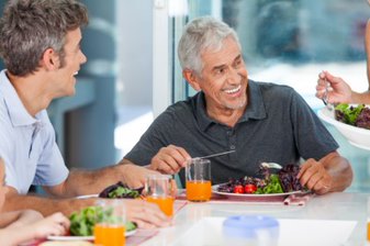¿Cómo mantener un estado nutricional óptimo en los adultos mayores?