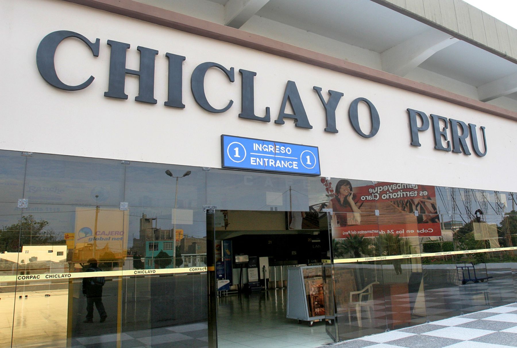 En los exteriores del Aeropuerto existen 19 puntos críticos de basura