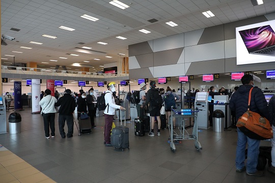 Tráfico de pasajeros en aeropuertos se incrementó 22.4% a agosto