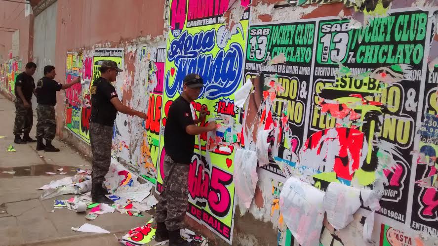 Retiran afiches publicitarios de baile en La Victoria