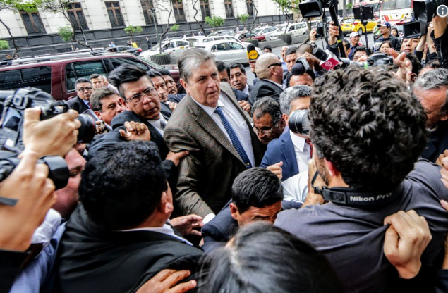 Alan García se disparó al momento que iba a ser detenido, su estado de salud es crítico 