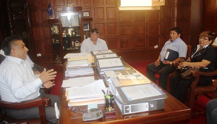 Cornejo entregó propuesta de reubicación a comerciantes desalojados del ex vivero  