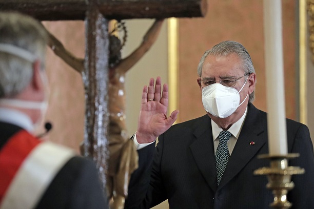  Oficializan nombramiento de Allan Wagner como canciller