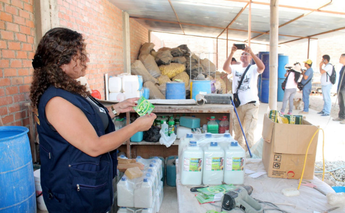 Allanan fábrica clandestina de productos de limpieza en Chiclayo