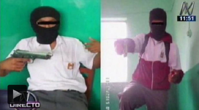 Ferreñafe: alumnos de I.E. Mesones Muro se fotografiaron con un arma dentro del plantel
