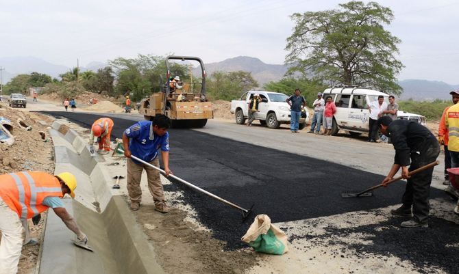 Asfaltan último tramo de la carretera Batangrande-Mayascón