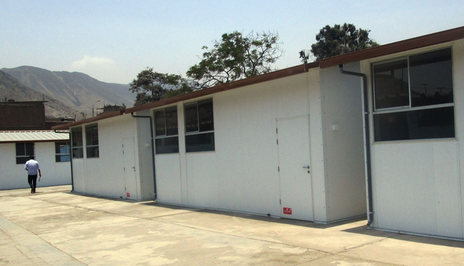 Pronied entregó a la región Lambayeque 49 aulas prefabricadas