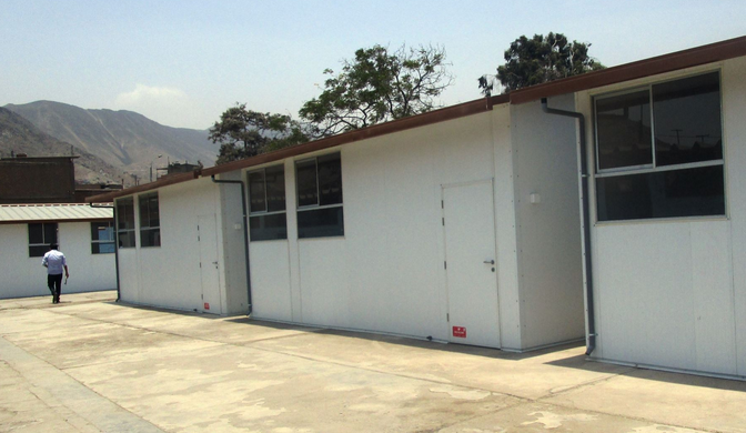 Inician distribución de aulas prefabricadas en varias regiones