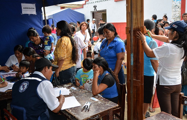 Llevan ayuda social a pobladores de "Cruz del Médano" en Mórrope