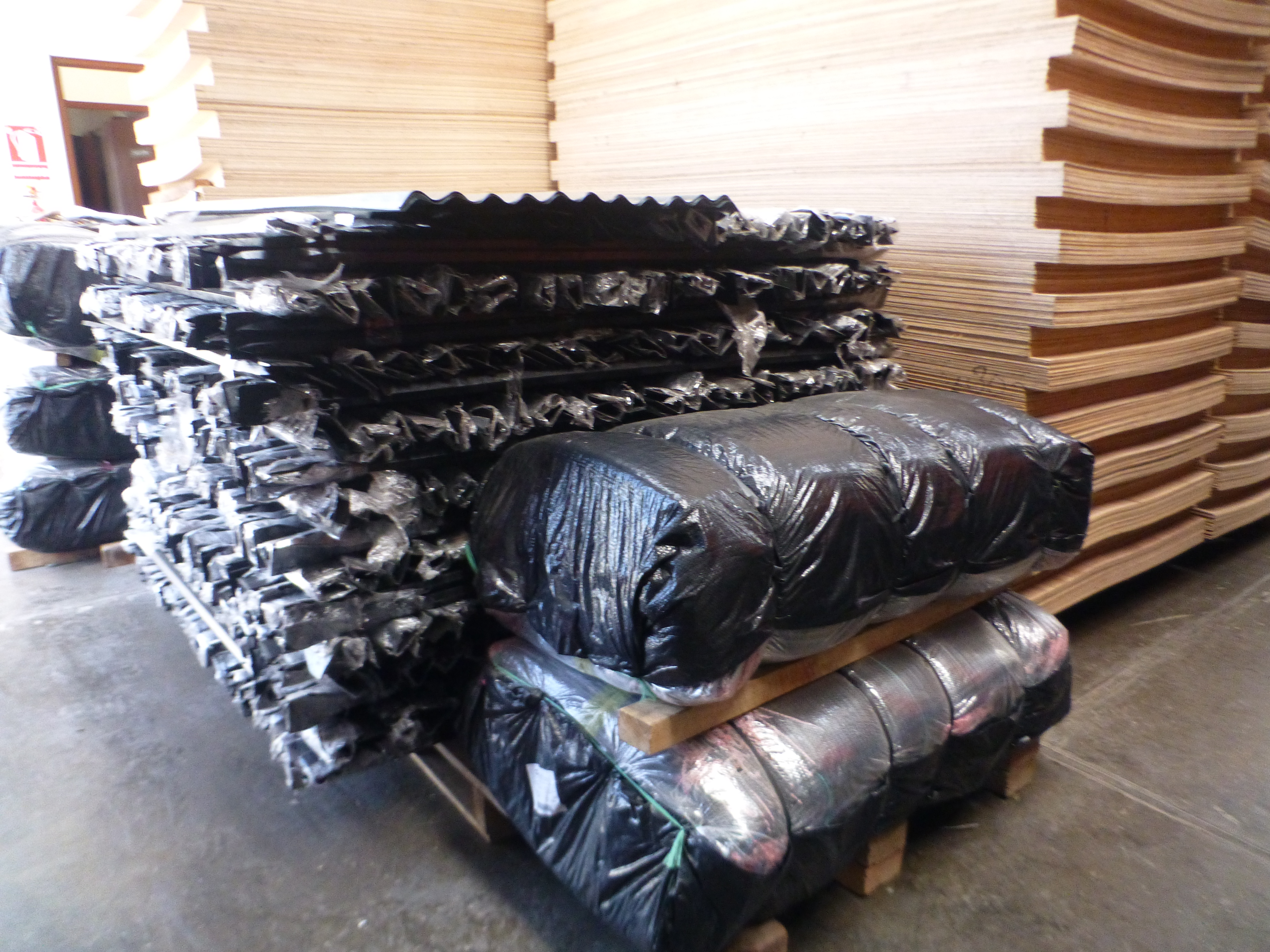 Entregan 23 mil unidades de Triplay como ayuda humanitaria ante el FEN 