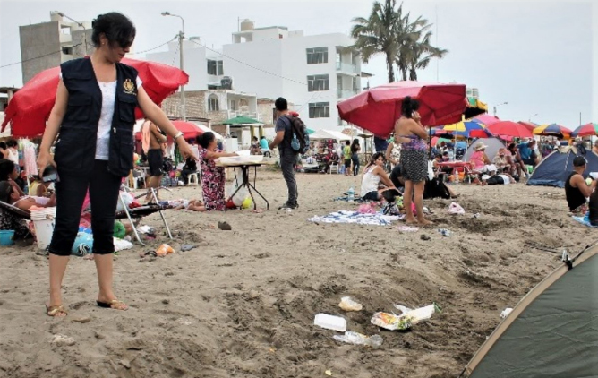 Balneario de Pimentel afectado por la contaminación y ambulantes