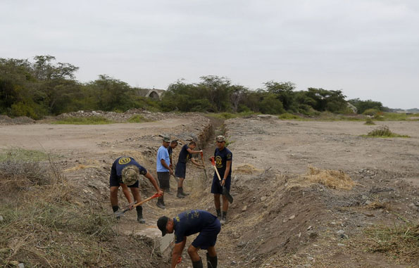 Ministro de Defensa inspeccionó futuros puentes aéreos ante El Niño en Lambayeque