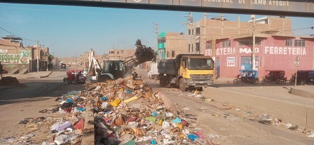 Maquinaria del gobierno regional erradica 1,250 toneladas de residuos sólidos en José Leonardo Ortiz