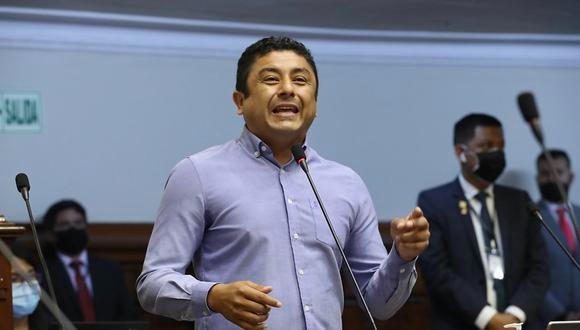 Ministro de Defensa sindica al congresista Bermejo de “conspirar” con azuzadores de protestas en Ica 