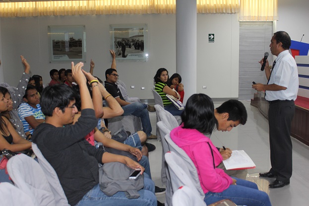 Bolsa de Trabajo dictó talleres a estudiantes de la UCV en Chiclayo