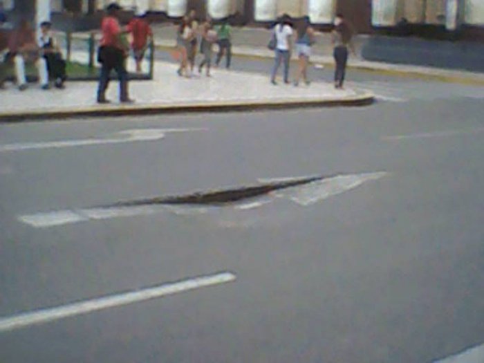 Pavimento de calles céntricas de Chiclayo se hunde