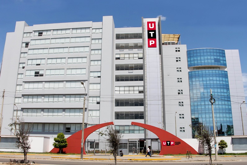 UTP ofrece becas completas a alumnos de colegios emblemáticos 