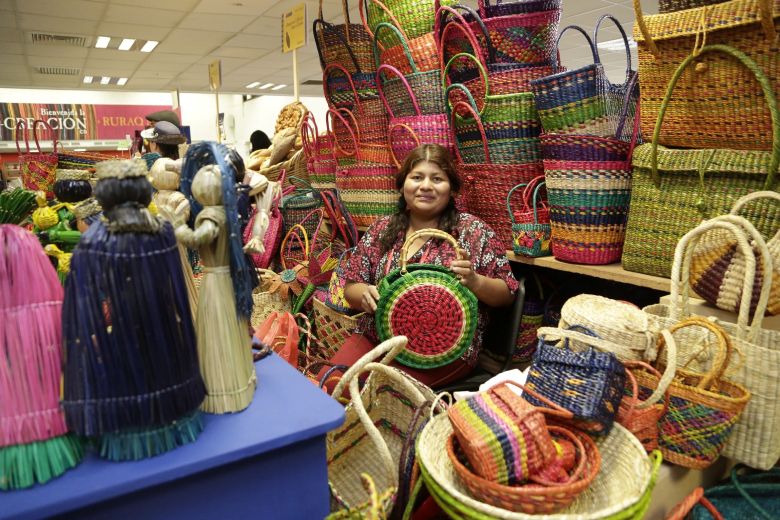 Mincul convoca a artesanos y artistas tradicionales a participar en la primera edición del Ruraq Maki 2025