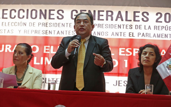 Candidato Julio Guzmán sigue en carrera tras decisión de Jurado Electoral 