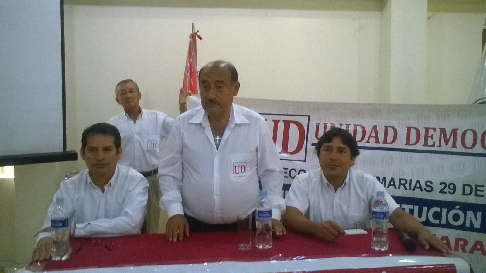 Candidato fonavista propone reforma de 91 artículos de Constitución Política