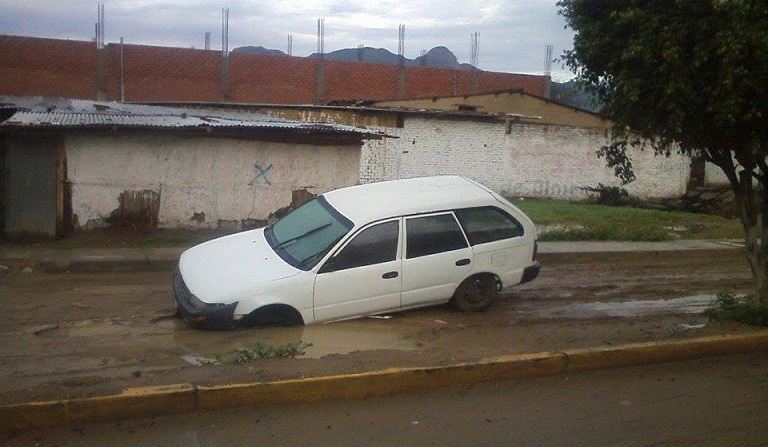 Tránsito vehicular quedó paralizado en la carretera Olmos- Piura