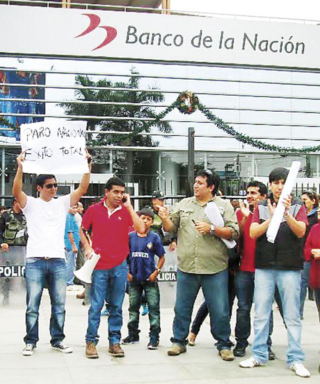 Trabajadores del Banco de la Nación exigen pago de laudo arbitral