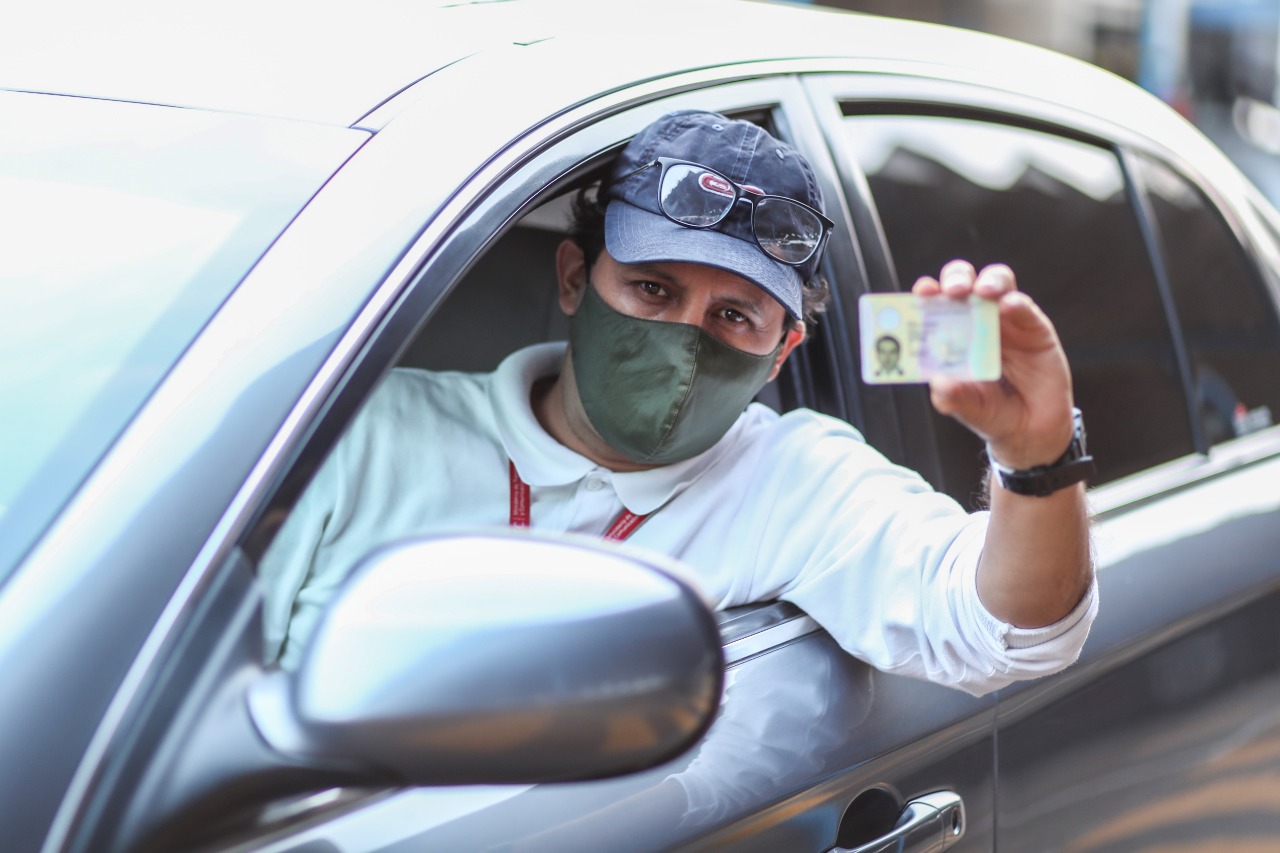 Conductores cuyas licencias vencieron hasta abril del 2016 deben tramitar una nueva para manejar