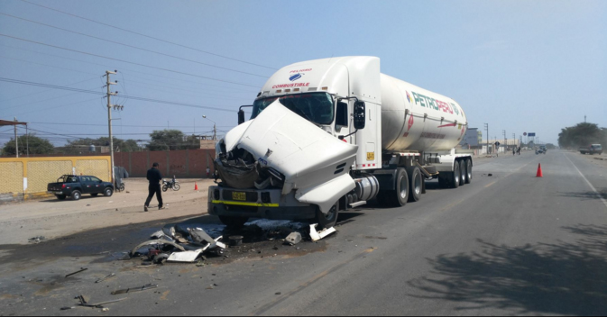 Chiclayo: dos camiones con combustible chocaron en Panamericana Norte