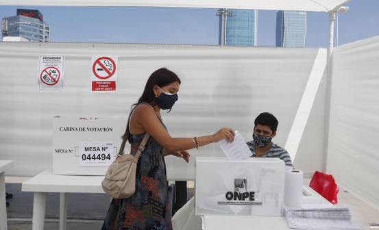JNE advierte que electores que se nieguen a instalar una mesa de sufragio estando en la cola pagarán multa