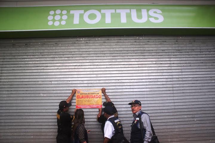 Municipalidad de Chiclayo clausura Tottus por presencia de cucarachas