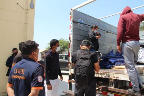 COER Lambayeque entregó carpas para campaña de vacunación contra el covid-19