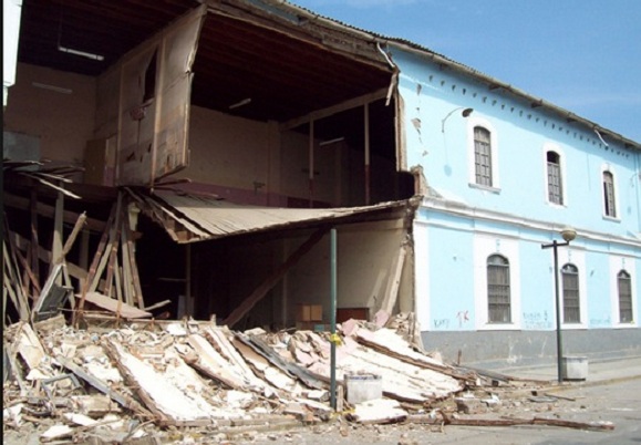 Colegio Pedro A. Labarthe se sigue desplomando olvidado de las autoridades