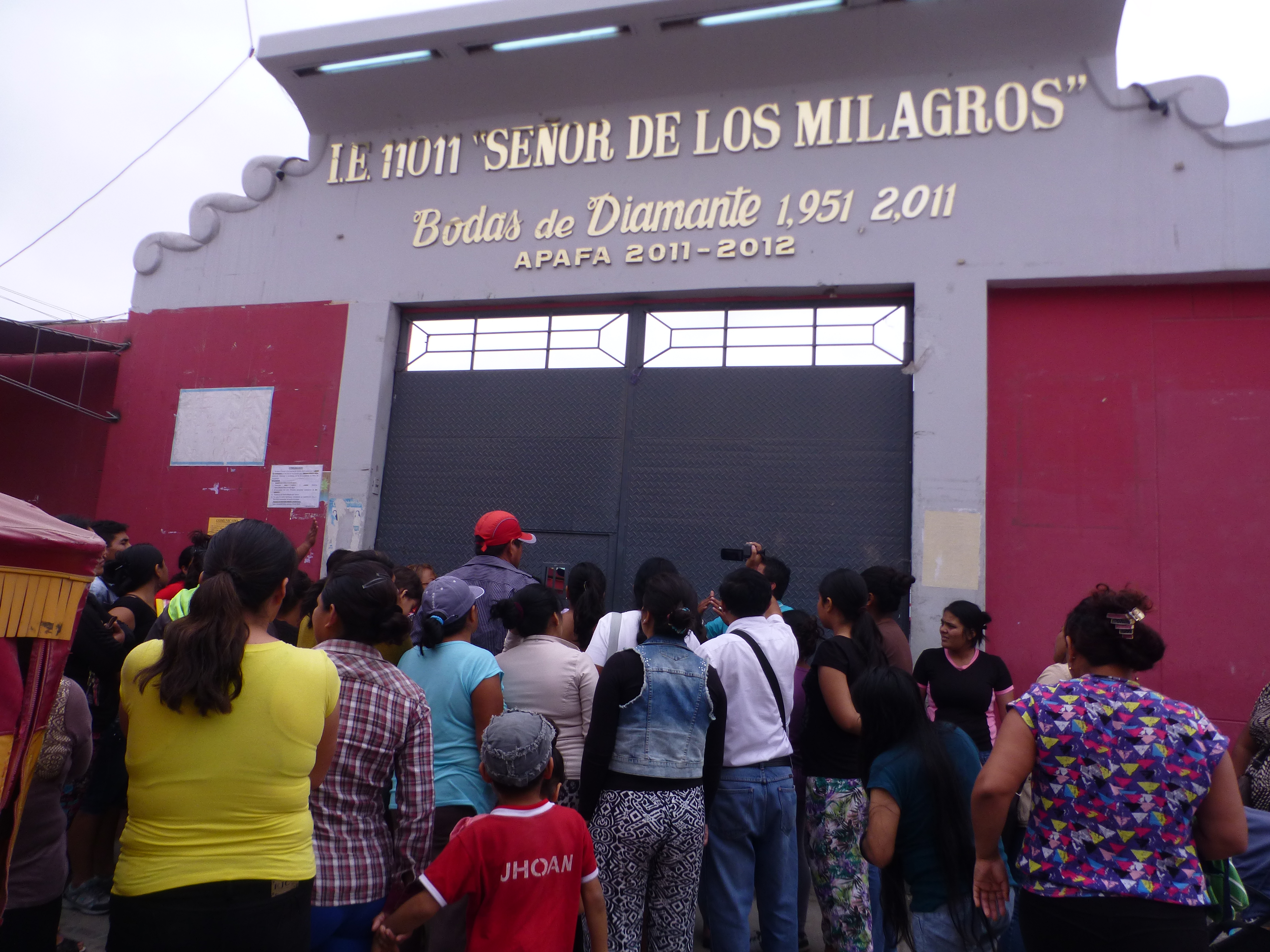 Padres de familia denuncian cobros indebidos en matrículas escolares