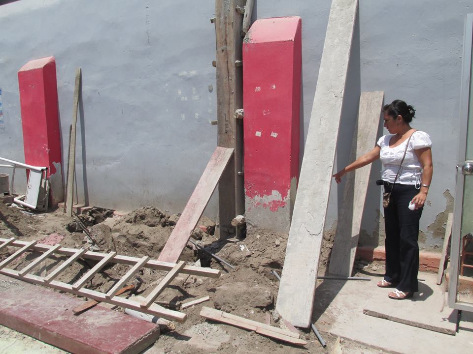 Madres de familia de I.E. Nº 019 de Reque protestan contra directora