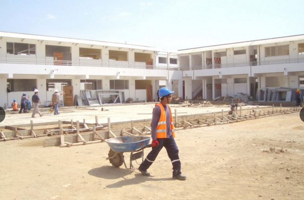 Colegios de Lambayeque reciben dinero para infraestructura y compra de útiles