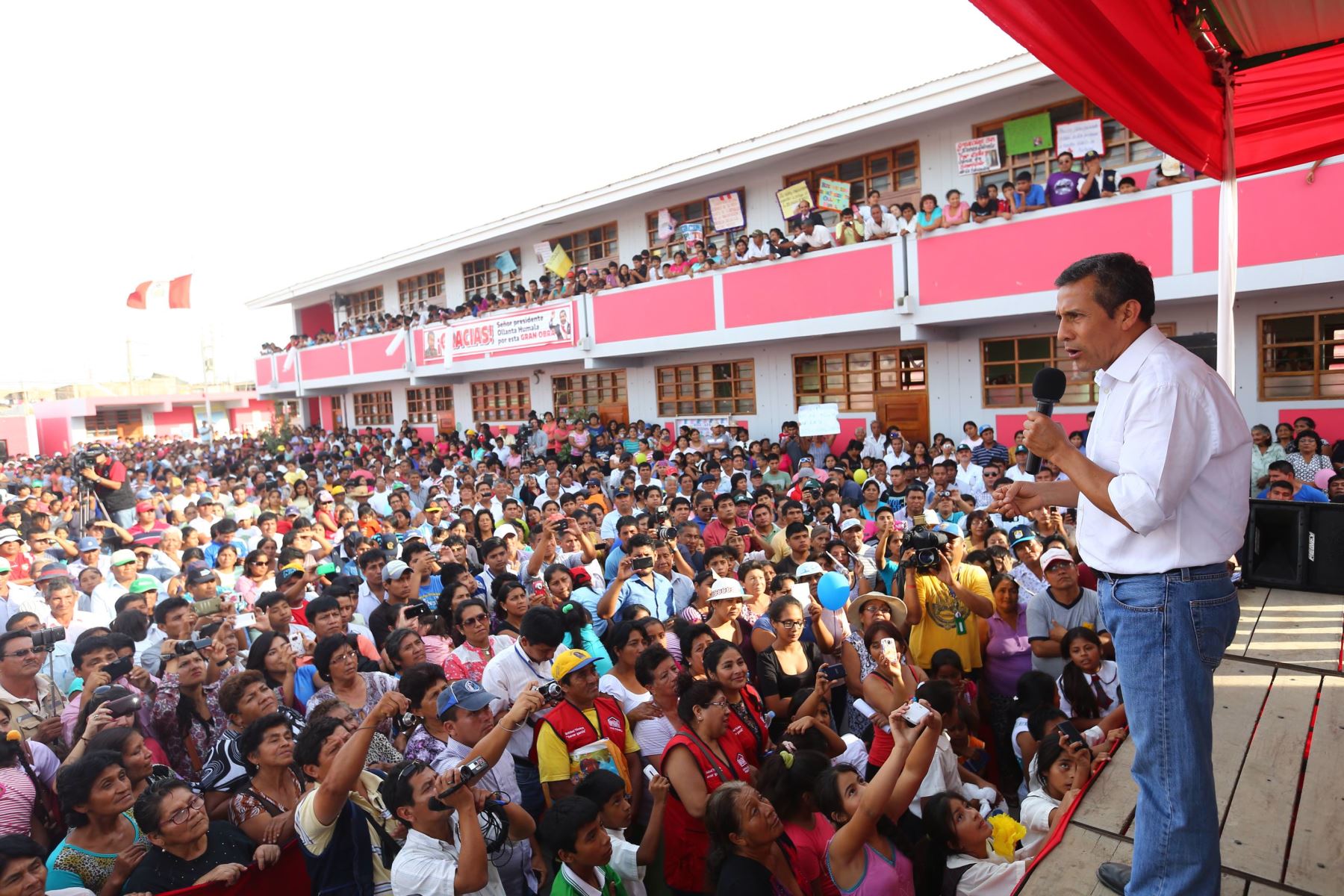 Presidente Ollanta Humala inaugura obra en colegio de Lambayeque