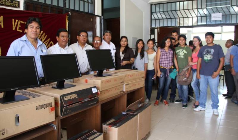 Facultad de Medicina Veterinaria de Universidad Pedro Ruiz recibió 20 computadoras 