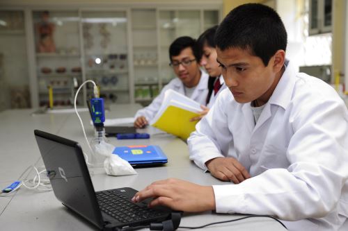 Promoverán becas para estudiantes en 23 regiones del  Perú
