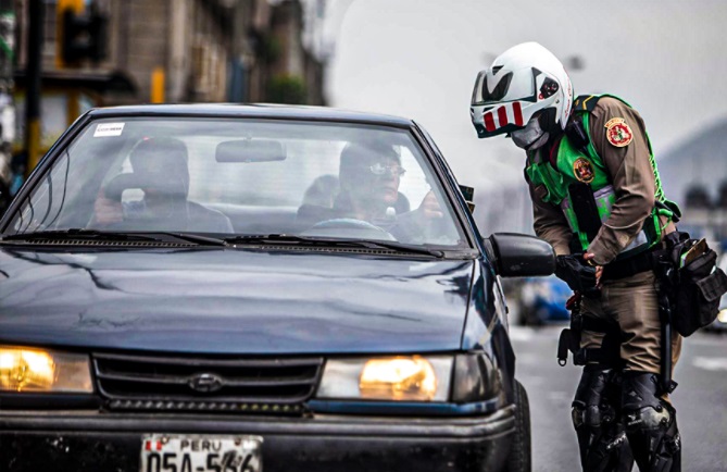 Conductores sin autorización los domingos serán multados con S/ 6,450 y se les retendrá el brevete